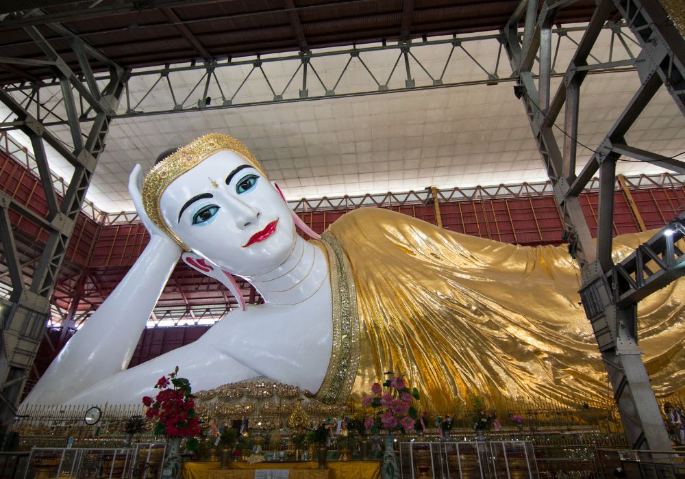tượng phật nằm khổng lồ tại Chùa Chaukhtatgyi