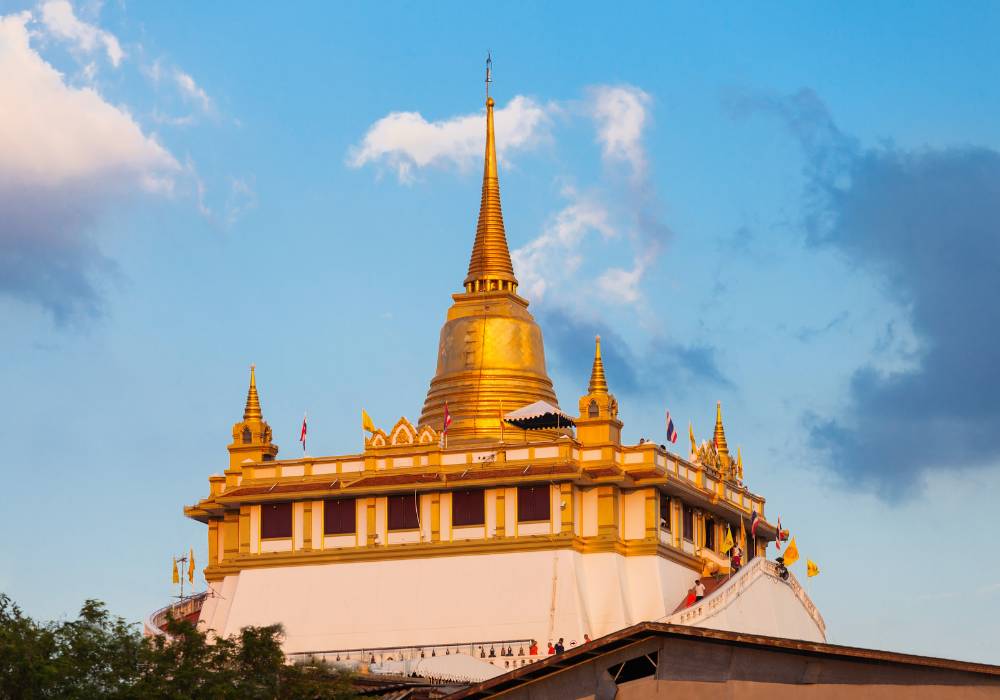 Chùa Núi Vàng ( Wat Saket )