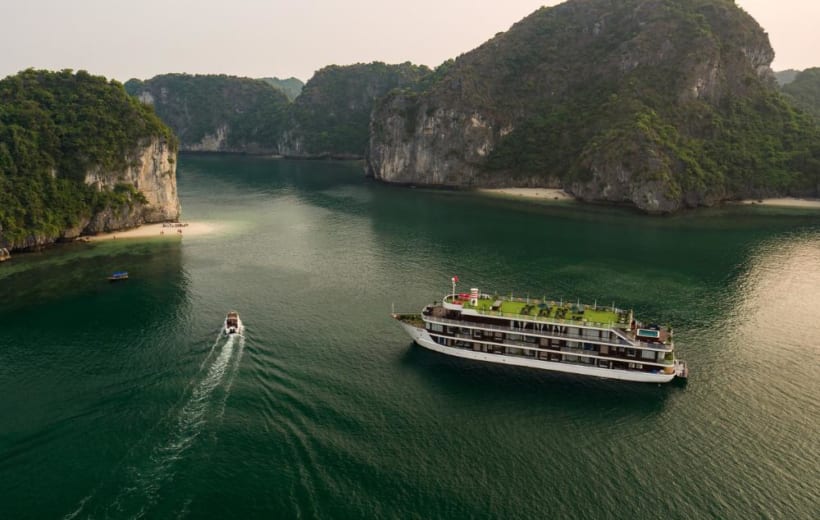 Du Thuyền La Casta Regal